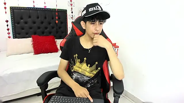 Snapshot of julian_xx chatting on February 21, 2026, 10:23 pm julian xx online show from February 21, 2026, 10:23 pm