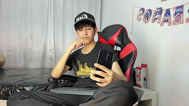 julian xx online show from May 15, 2026, 8:07 pm