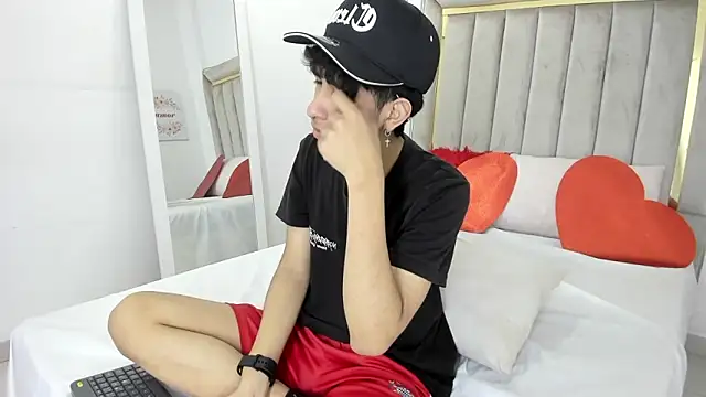 Snapshot of julian_xx chatting on February 9, 2026, 7:45 pm julian xx online show from February 9, 2026, 7:45 pm