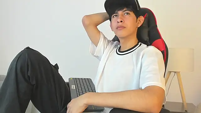 julian xx online show from May 20, 2026, 6:49 pm