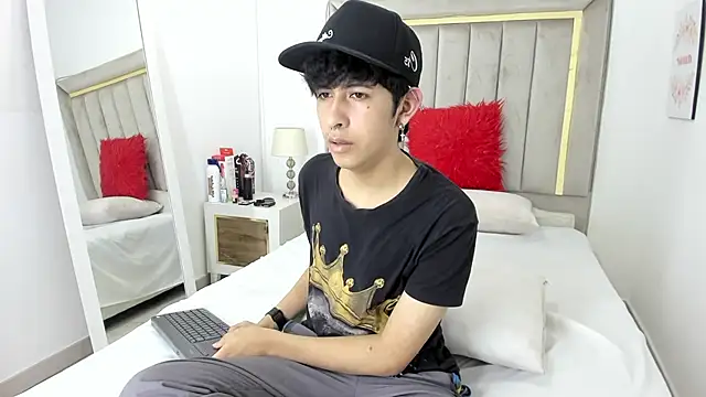 Snapshot of julian_xx chatting on January 9, 2026, 7:10 pm julian xx online show from January 9, 2026, 7:10 pm