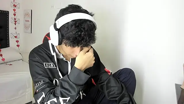 julian xx online show from February 27, 2026, 7:35 pm