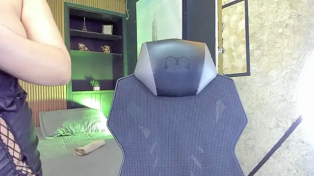 Snapshot of ThaliaBrookss_ chatting on March 27, 2026, 6:44 am ThaliaBrookss online show from March 27, 2026, 6:44 am