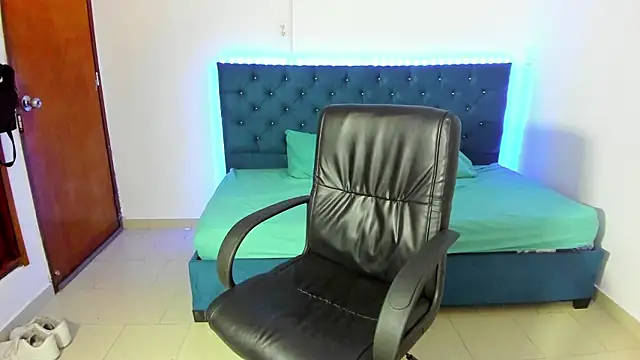 Liam hard04 online show from February 5, 2026, 12:23 pm