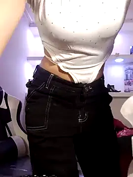 Snapshot of honeyluxe_ chatting on March 5, 2026, 4:20 am honeyluxe online show from March 5, 2026, 4:20 am