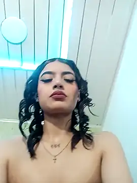 Snapshot of honeyluxe_ chatting on April 14, 2026, 4:17 am honeyluxe online show from April 14, 2026, 4:17 am