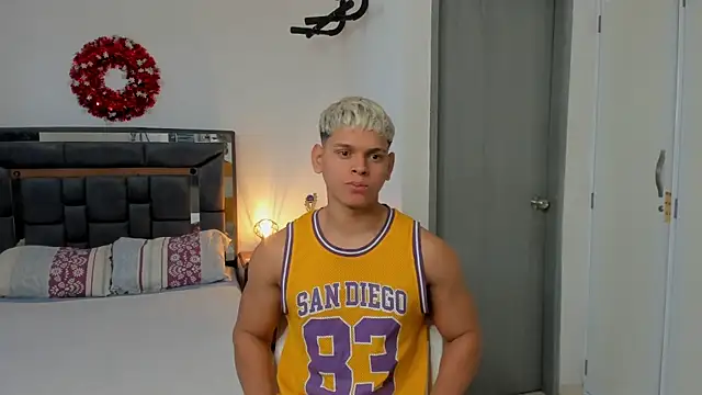 stefan leenox online show from April 2, 2026, 7:42 pm