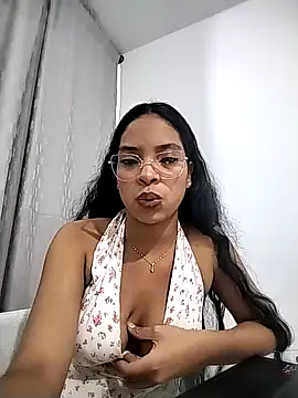 Snapshot of KATALINA_SANTANA_ chatting on February 2, 2026, 3:38 am KATALINA SANTANA online show from February 2, 2026, 3:38 am