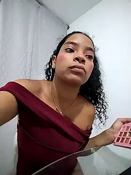 Snapshot of KATALINA_SANTANA_ chatting on February 7, 2026, 12:18 am KATALINA SANTANA online show from February 7, 2026, 12:18 am