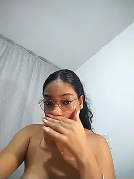 KATALINA SANTANA  online show from May 6, 2026, 11:42 pm