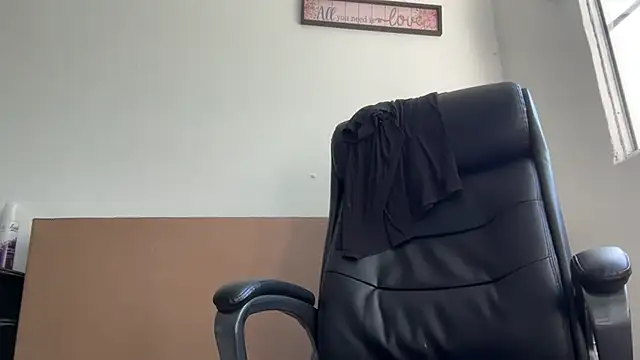 Snapshot of enyel_100 chatting on January 7, 2026, 1:16 pm enyel 100 online show from January 7, 2026, 1:16 pm