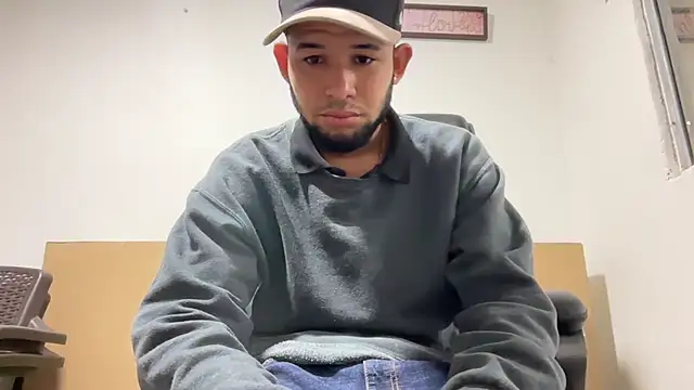 Snapshot of enyel_100 chatting on January 9, 2026, 2:40 am enyel 100 online show from January 9, 2026, 2:40 am