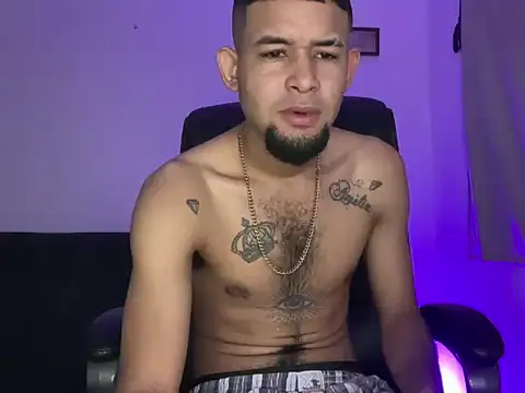 Snapshot of enyel_100 chatting on February 21, 2026, 8:27 am enyel 100 online show from February 21, 2026, 8:27 am