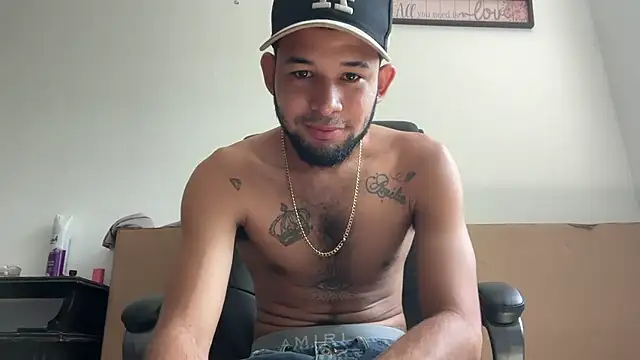 Snapshot of enyel_100 chatting on January 9, 2026, 4:25 pm enyel 100 online show from January 9, 2026, 4:25 pm