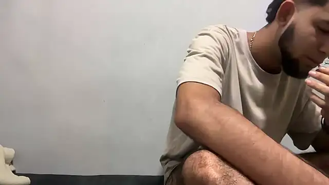 Snapshot of enyel_100 chatting on January 12, 2026, 10:33 am enyel 100 online show from January 12, 2026, 10:33 am