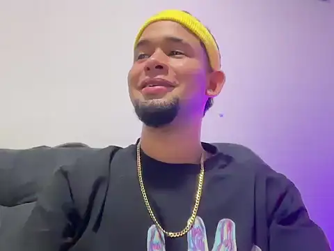 Snapshot of enyel_100 chatting on February 1, 2026, 8:01 am enyel 100 online show from February 1, 2026, 8:01 am