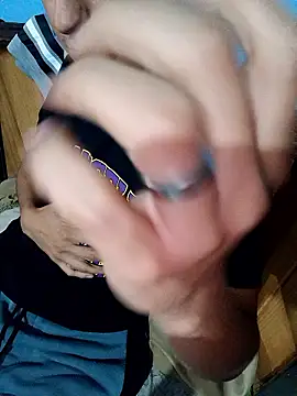 Snapshot of Hxzelmxnix chatting on January 6, 2026, 7:45 am Hxzelmxnix online show from January 6, 2026, 7:45 am