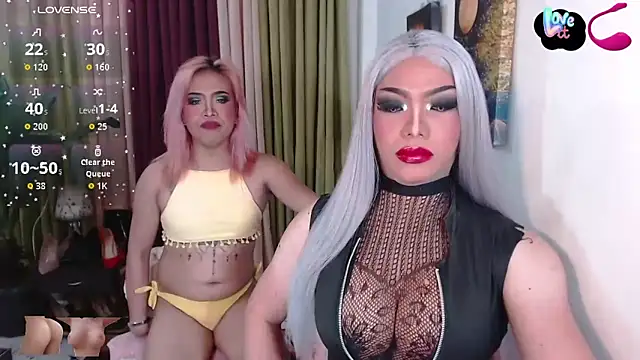 Snapshot of QueensOfcum chatting on February 25, 2026, 1:28 am QueensOfcum online show from February 25, 2026, 1:28 am