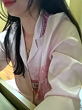 Snapshot of moon_baby99 chatting on February 4, 2026, 7:36 am moon baby99 online show from February 4, 2026, 7:36 am