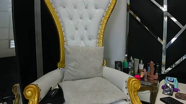 Snapshot of LauraScarlet chatting on March 9, 2026, 4:05 am LauraScarlet online show from March 9, 2026, 4:05 am