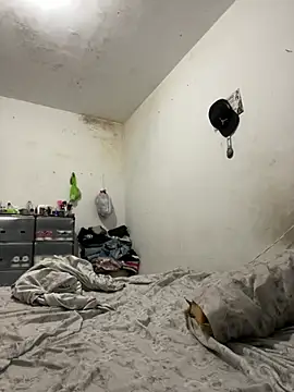 Snapshot of Guianna27 chatting on January 9, 2026, 11:44 pm Guianna27 online show from January 9, 2026, 11:44 pm