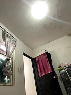 Snapshot of Guianna27 chatting on January 7, 2026, 6:35 pm Guianna27 online show from January 7, 2026, 6:35 pm