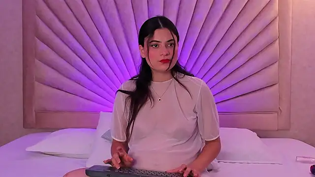 Snapshot of AriaSoleil chatting on February 6, 2026, 8:05 pm AriaSoleil online show from February 6, 2026, 8:05 pm