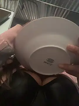 cinthia2011 online show from February 3, 2026, 6:57 pm