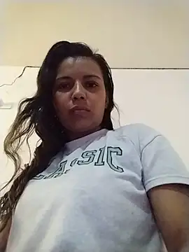 cinthia2011 online show from February 27, 2026, 9:03 pm