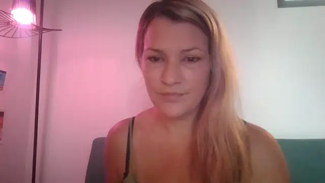 Pxetiteblonde1 online show from January 12, 2026, 12:01 pm