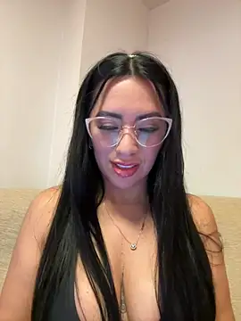 nataliia queen  online show from April 24, 2026, 11:29 pm