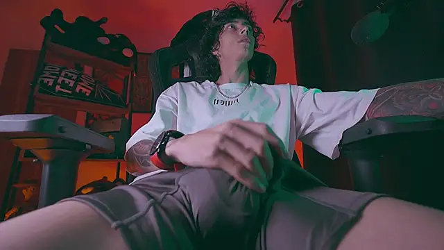 Snapshot of Olliver___y chatting on March 30, 2026, 3:30 am Olliver y online show from March 30, 2026, 3:30 am