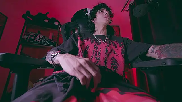 Snapshot of Olliver___y chatting on March 2, 2026, 4:02 am Olliver y online show from March 2, 2026, 4:02 am