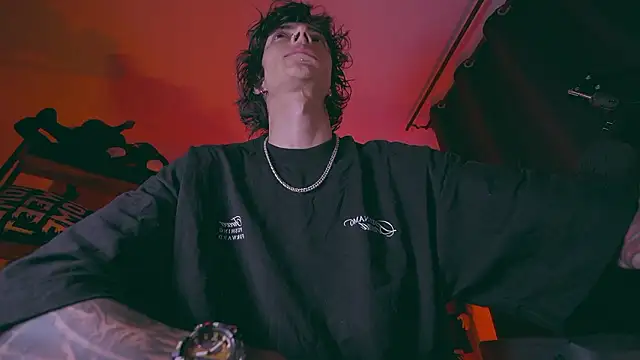 Snapshot of Olliver___y chatting on March 18, 2026, 2:26 am Olliver y online show from March 18, 2026, 2:26 am