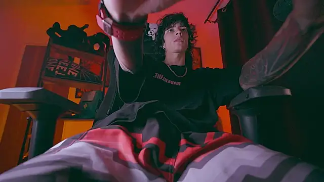 Snapshot of Olliver___y chatting on April 12, 2026, 1:53 am Olliver y online show from April 12, 2026, 1:53 am