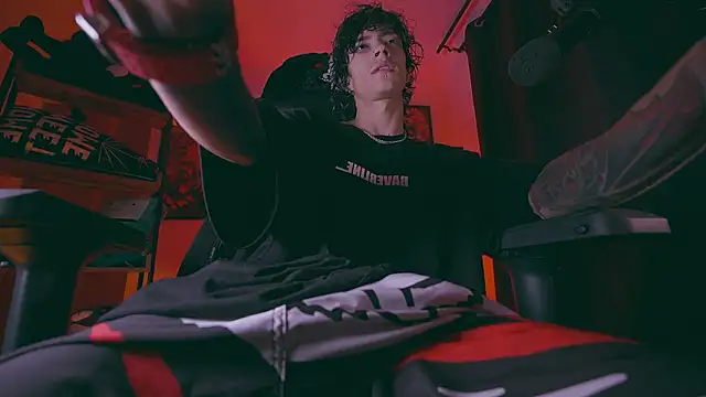 Snapshot of Olliver___y chatting on March 19, 2026, 11:27 pm Olliver y online show from March 19, 2026, 11:27 pm