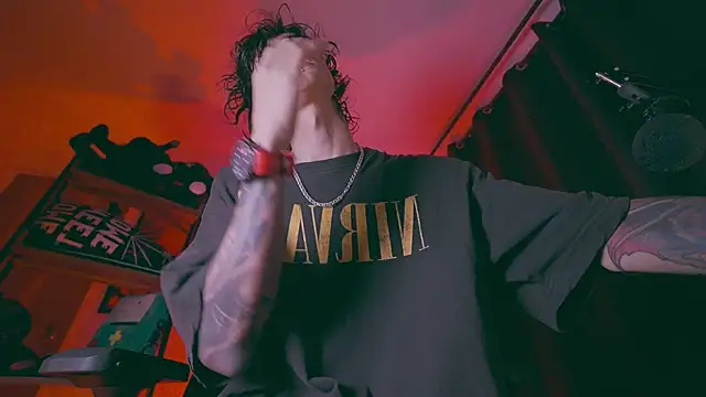 Snapshot of Olliver___y chatting on April 9, 2026, 1:18 am Olliver y online show from April 9, 2026, 1:18 am