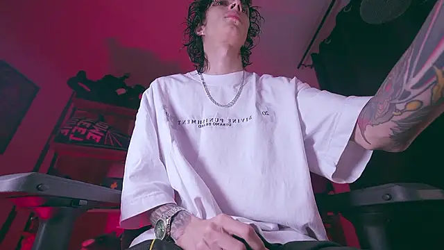 Snapshot of Olliver___y chatting on March 3, 2026, 12:50 am Olliver y online show from March 3, 2026, 12:50 am