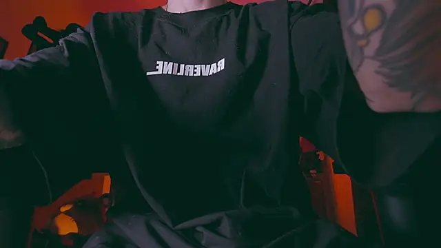 Snapshot of Olliver___y chatting on March 28, 2026, 12:11 am Olliver y online show from March 28, 2026, 12:11 am