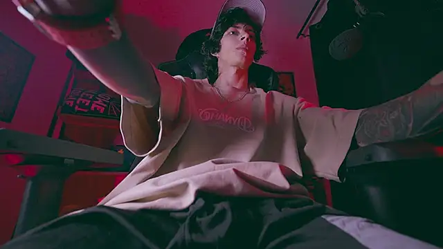 Snapshot of Olliver___y chatting on March 5, 2026, 7:49 am Olliver y online show from March 5, 2026, 7:49 am