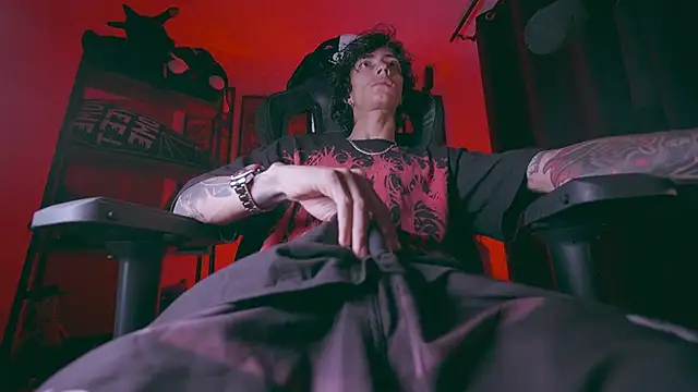 Snapshot of Olliver___y chatting on April 14, 2026, 2:49 am Olliver y online show from April 14, 2026, 2:49 am