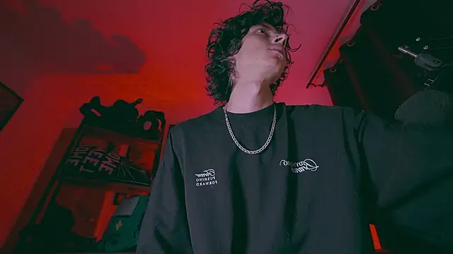 Snapshot of Olliver___y chatting on April 10, 2026, 2:18 am Olliver y online show from April 10, 2026, 2:18 am