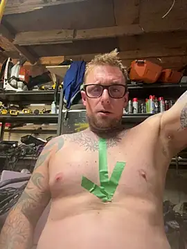 WIDBIGWHITECOCK online show from July 29, 2026, 5:39 am