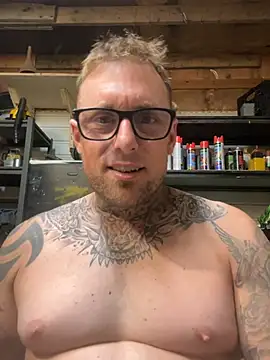 WIDBIGWHITECOCK online show from July 6, 2026, 3:13 am