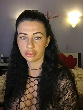 IRISWHITE17 online show from June 1, 2026, 3:07 am