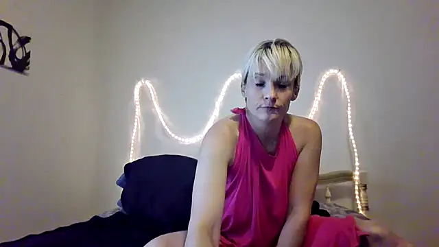 CrystalGeyserSmyth online show from April 17, 2026, 9:50 pm