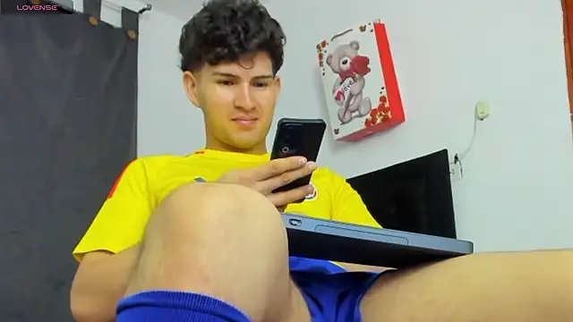 Snapshot of camilo_model chatting on April 3, 2026, 7:15 am camilo model online show from April 3, 2026, 7:15 am