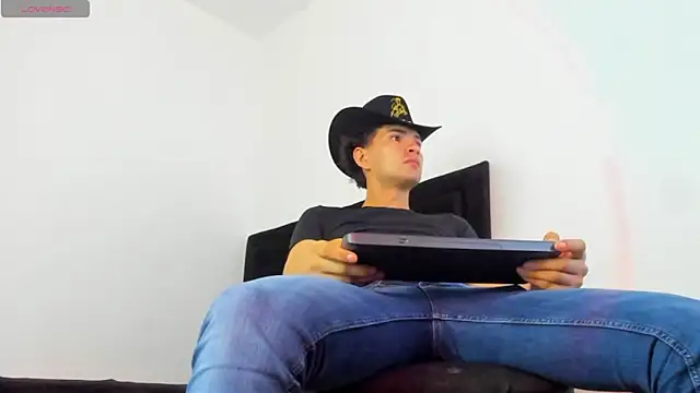 Snapshot of camilo_model chatting on March 12, 2026, 4:44 pm camilo model online show from March 12, 2026, 4:44 pm