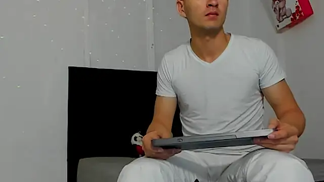 camilo model online show from May 16, 2026, 2:32 am