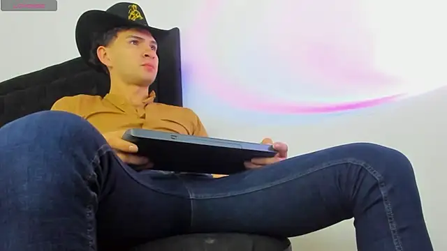 Snapshot of camilo_model chatting on March 4, 2026, 6:54 am camilo model online show from March 4, 2026, 6:54 am